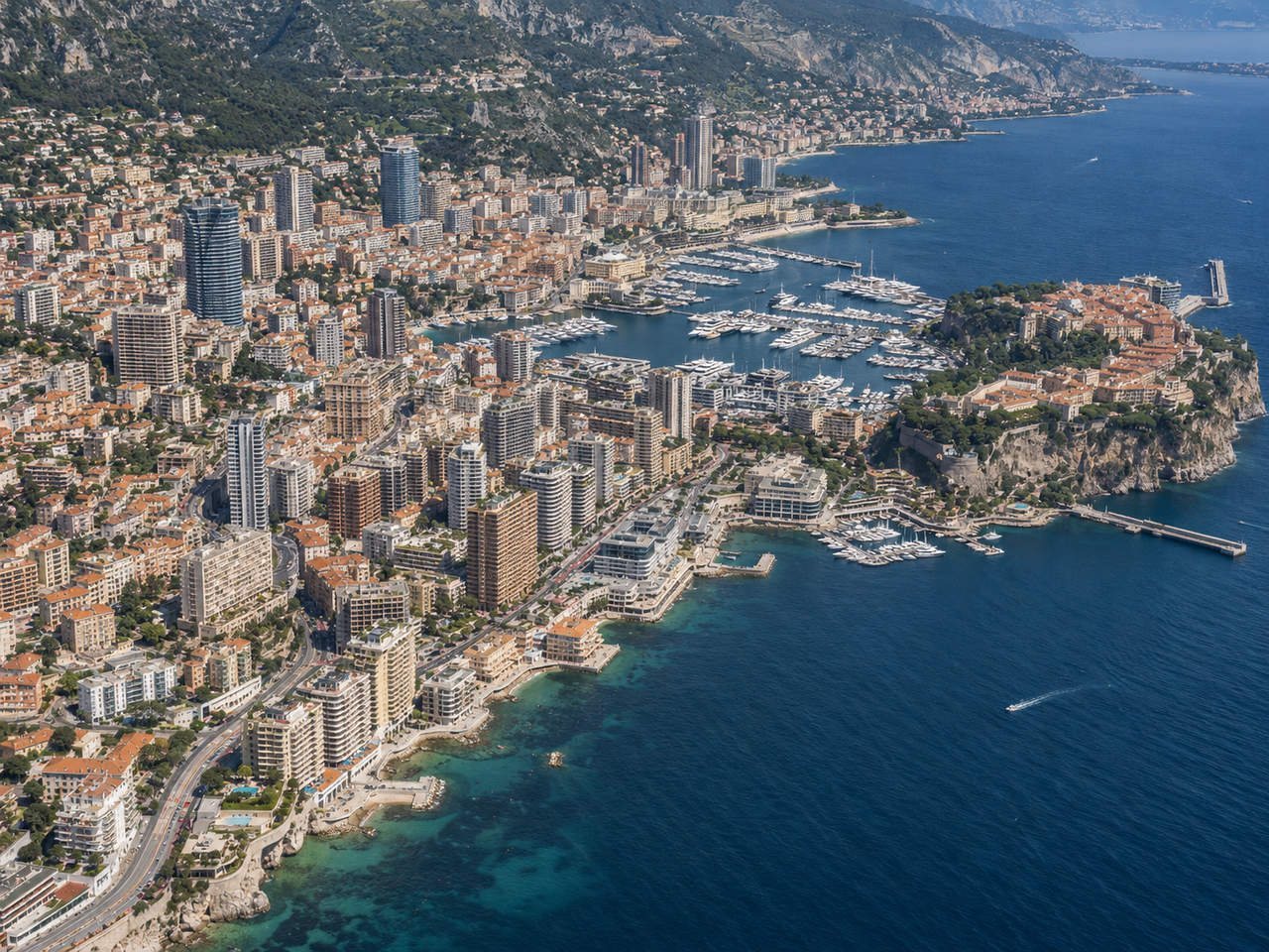 Vue aérienne de la Principauté de Monaco